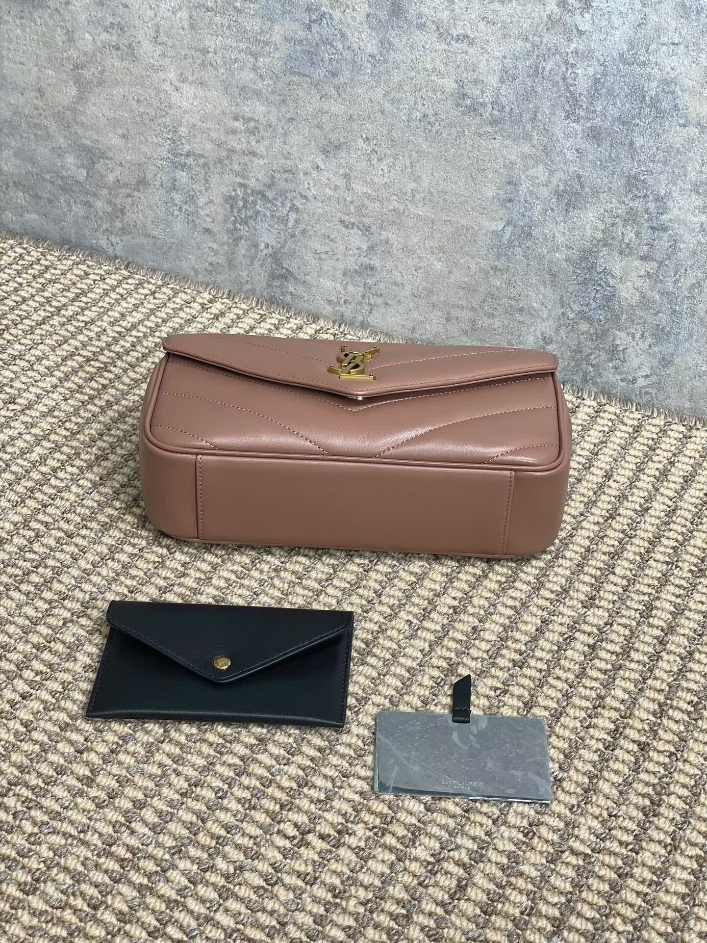 YSL LOULOU Small IN MATELASSÉ LAMBSKIN 24x14x6cm