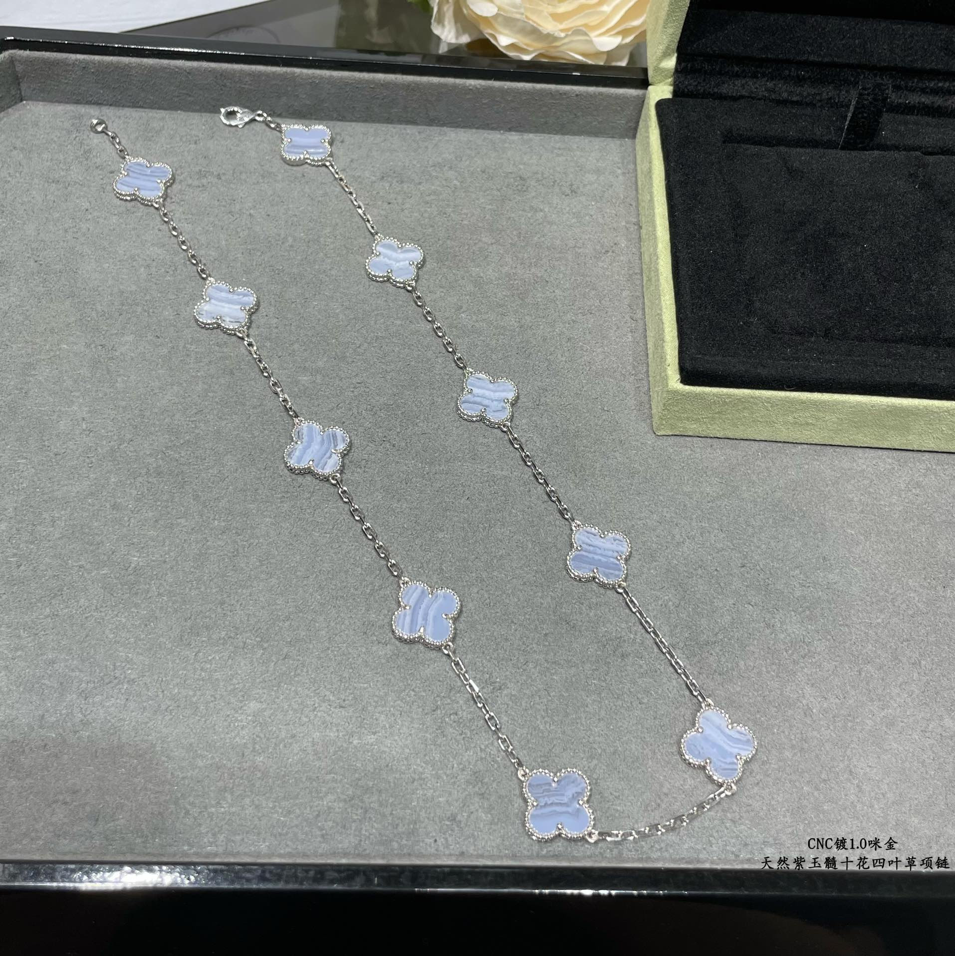 Van Cleef & Arpels Natural purple chalcedony ten-flower four-leaf clover Necklace