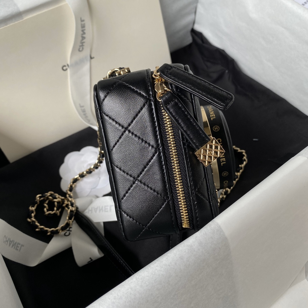 CHANEL CAMERA BAG 4.5 × 6.2 × 2.3 in