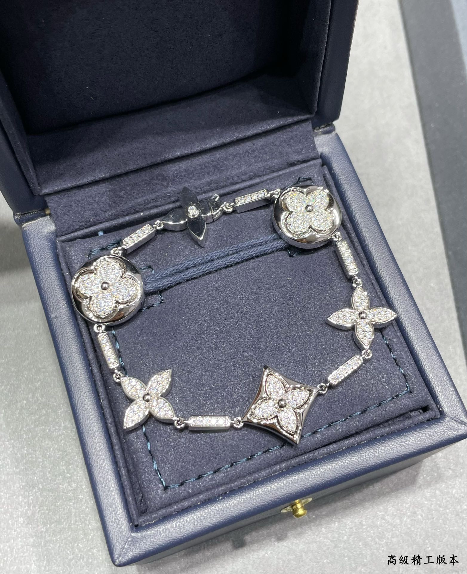 Louis Vuitto Large six-flower full diamond Bracelet