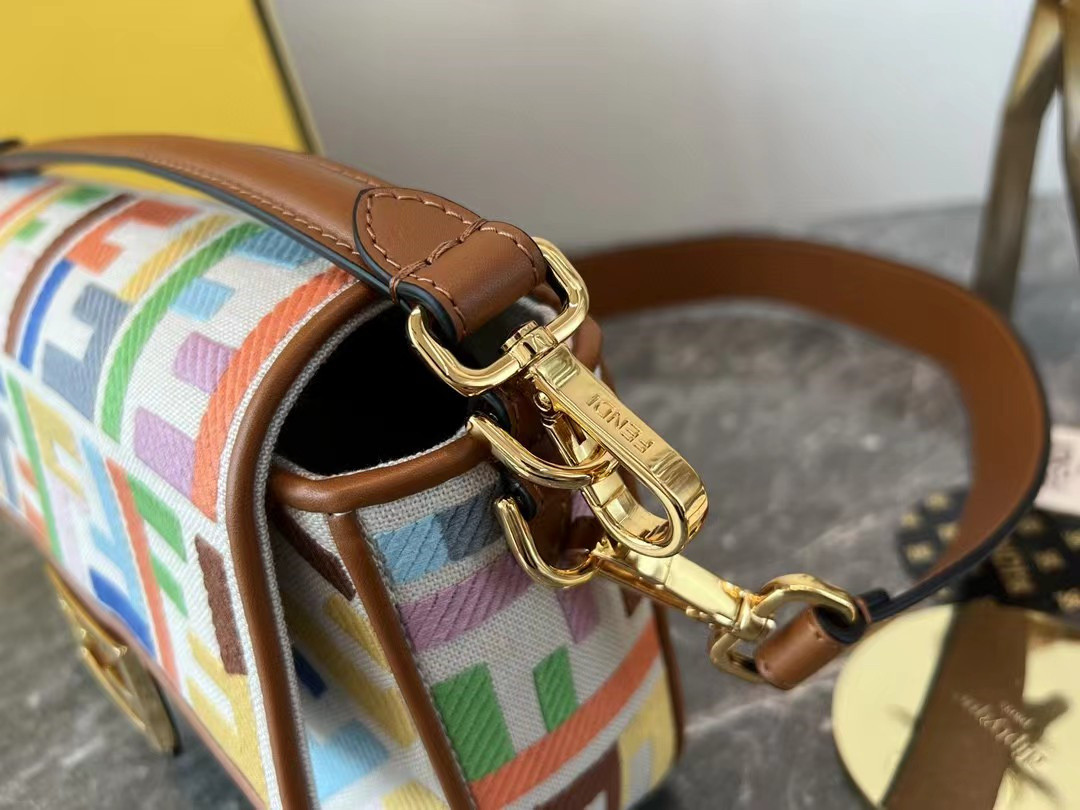 FENDI Baguette 27x14x6cm