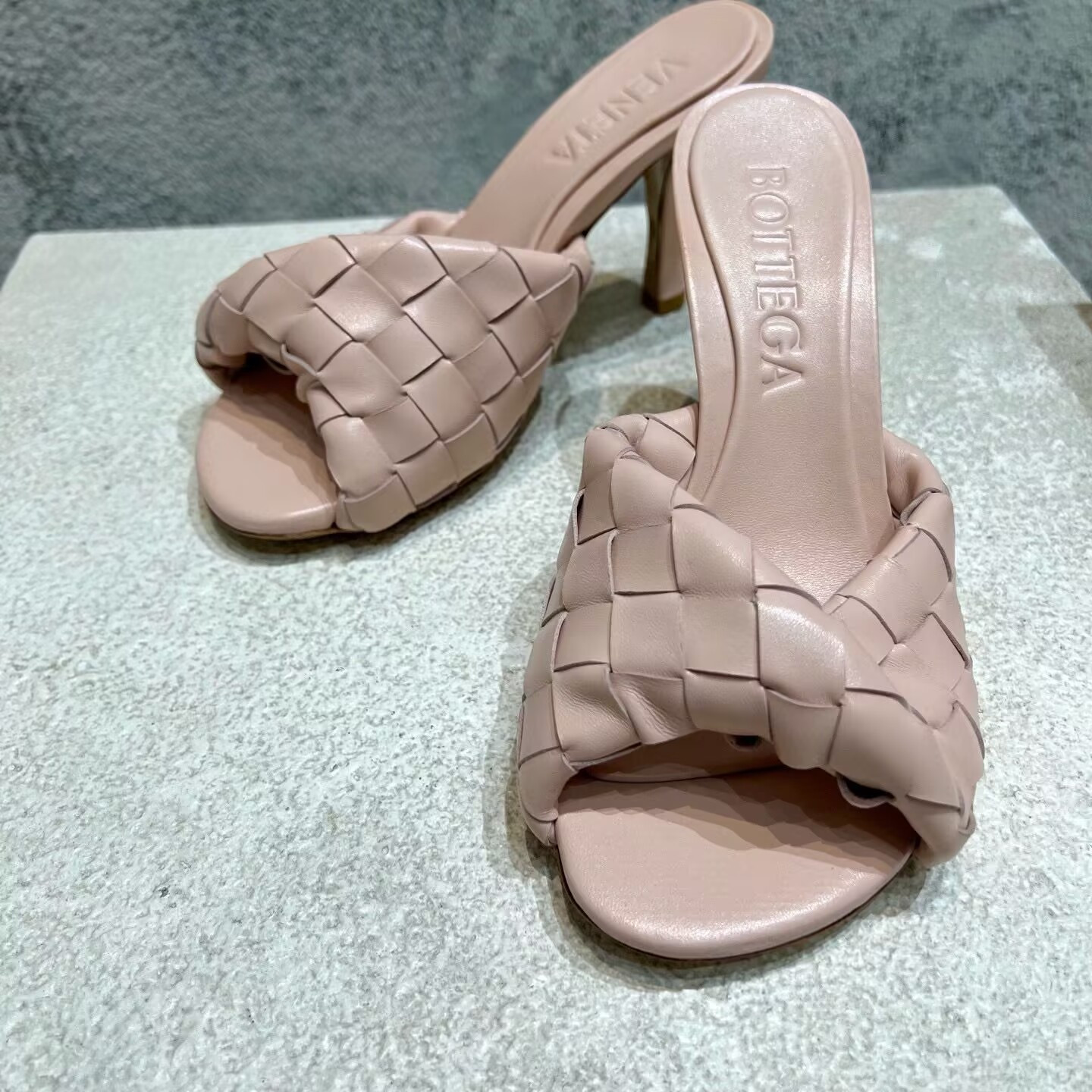 UA Bottega Veneta Blink Slides