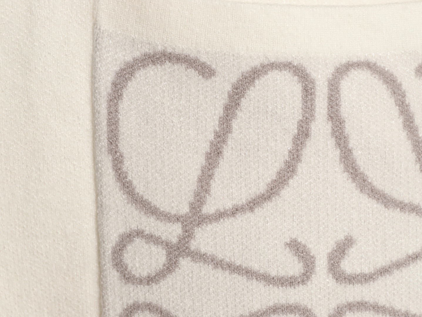 LOEWE 23ss Anagram Knitting Sweaters