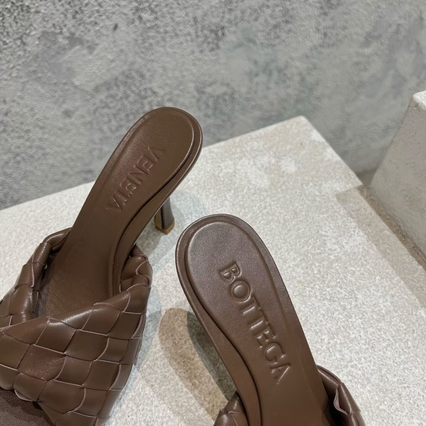 UA Bottega Veneta Blink Slides