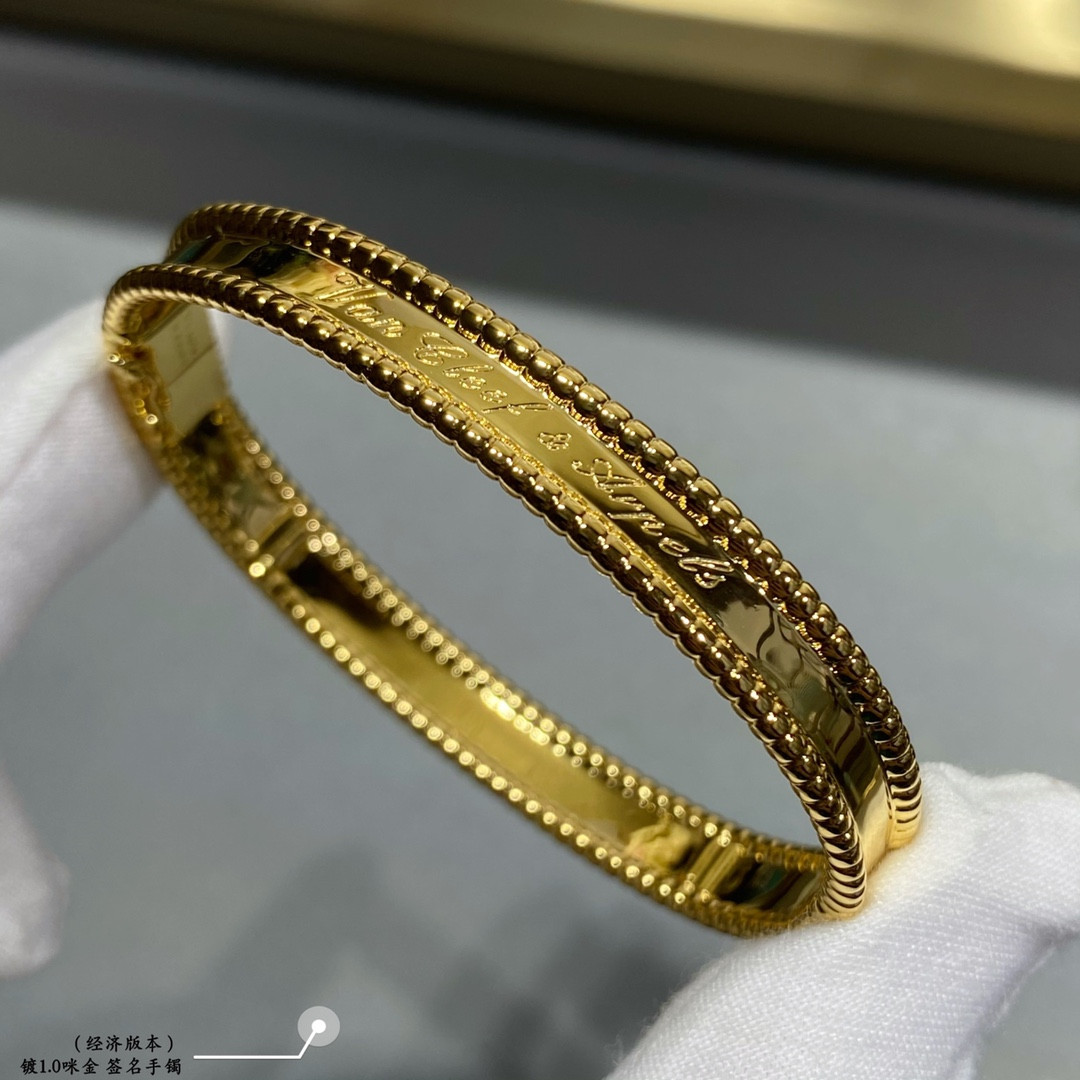 Van Cleef & Arpels sign Bracelet