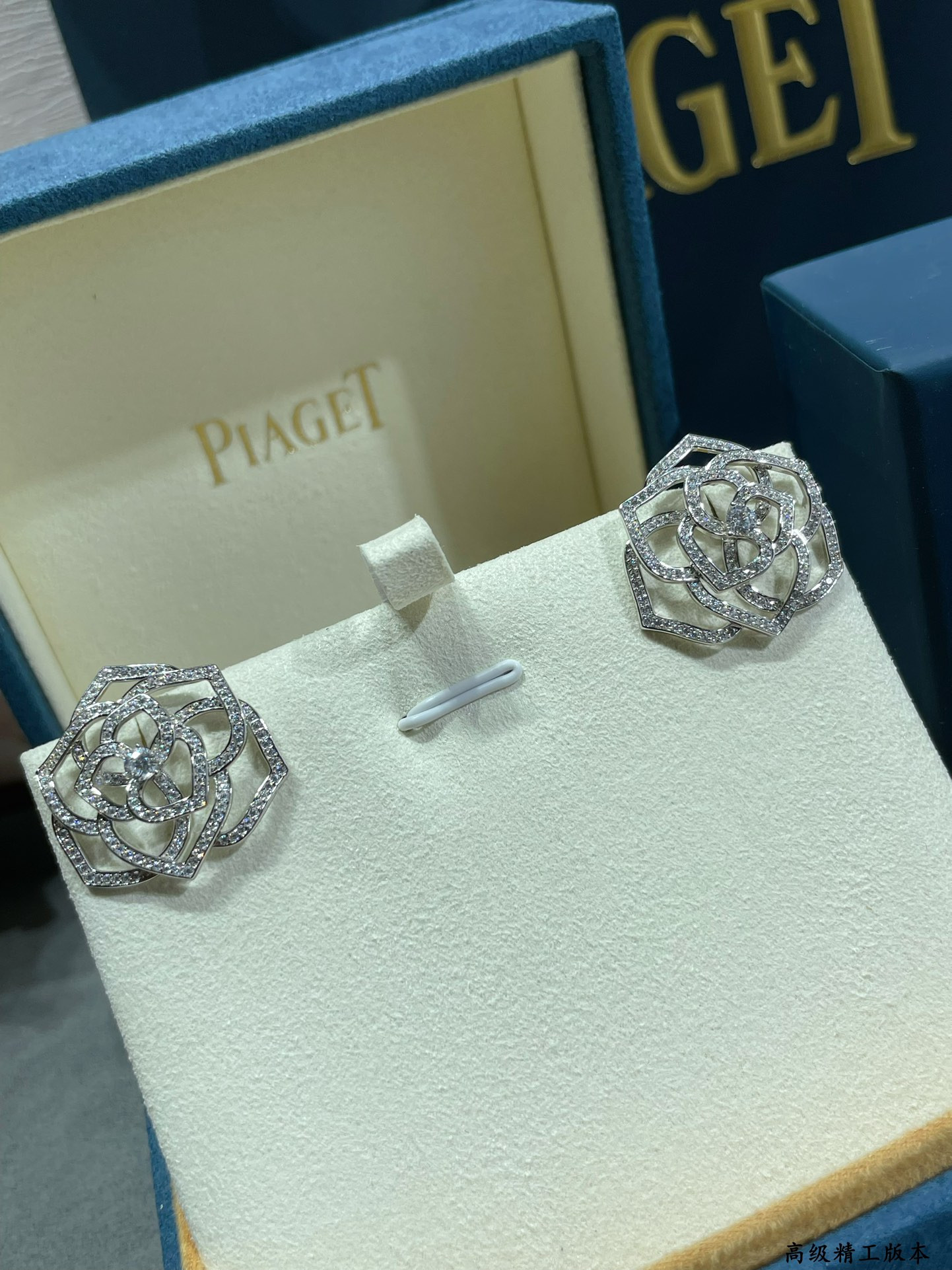Piaget fully diamond-encrusted Hollow rose Earrings