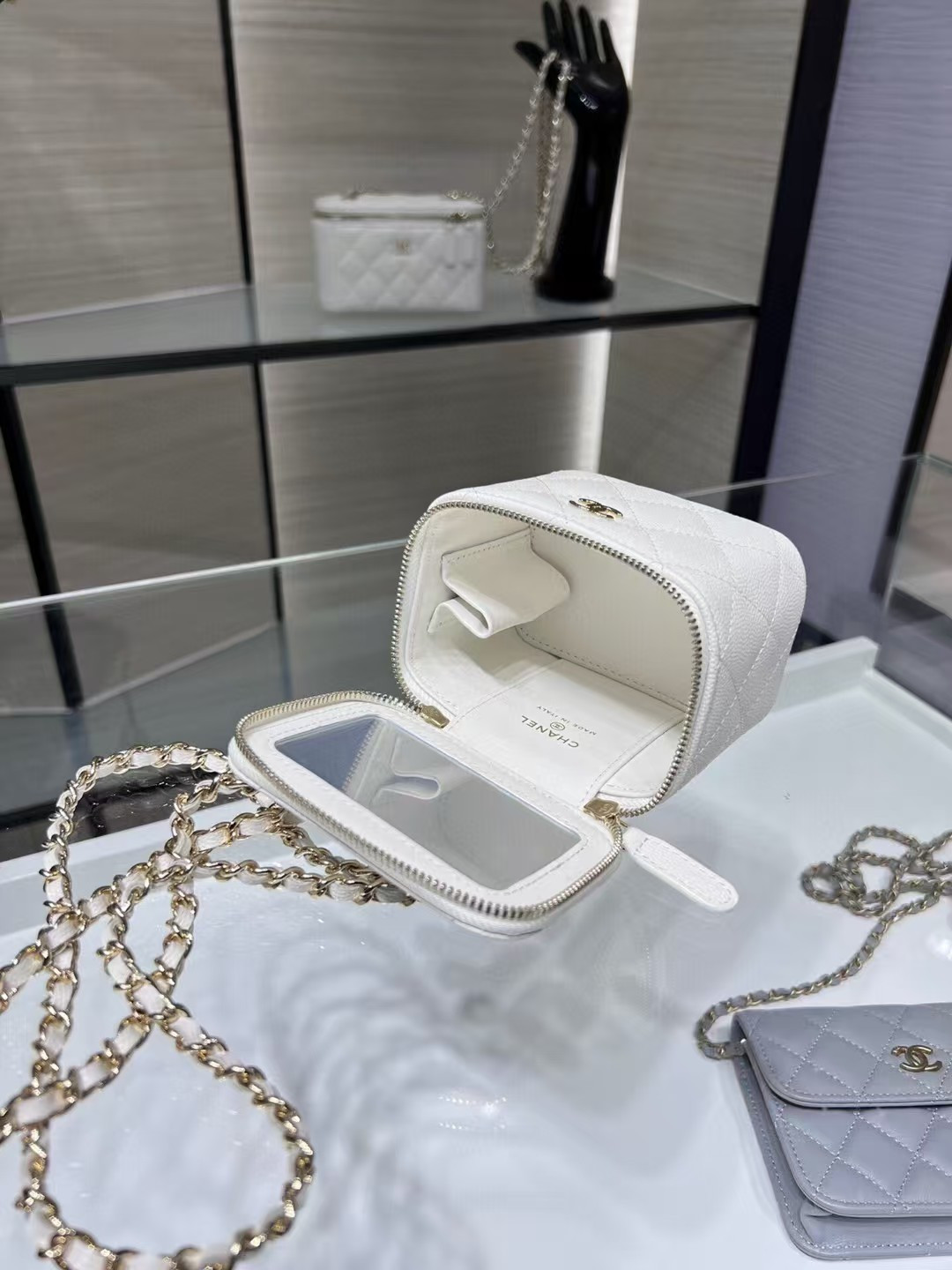 CHANEL Small Vanity with Chain 9.5x13x6cm