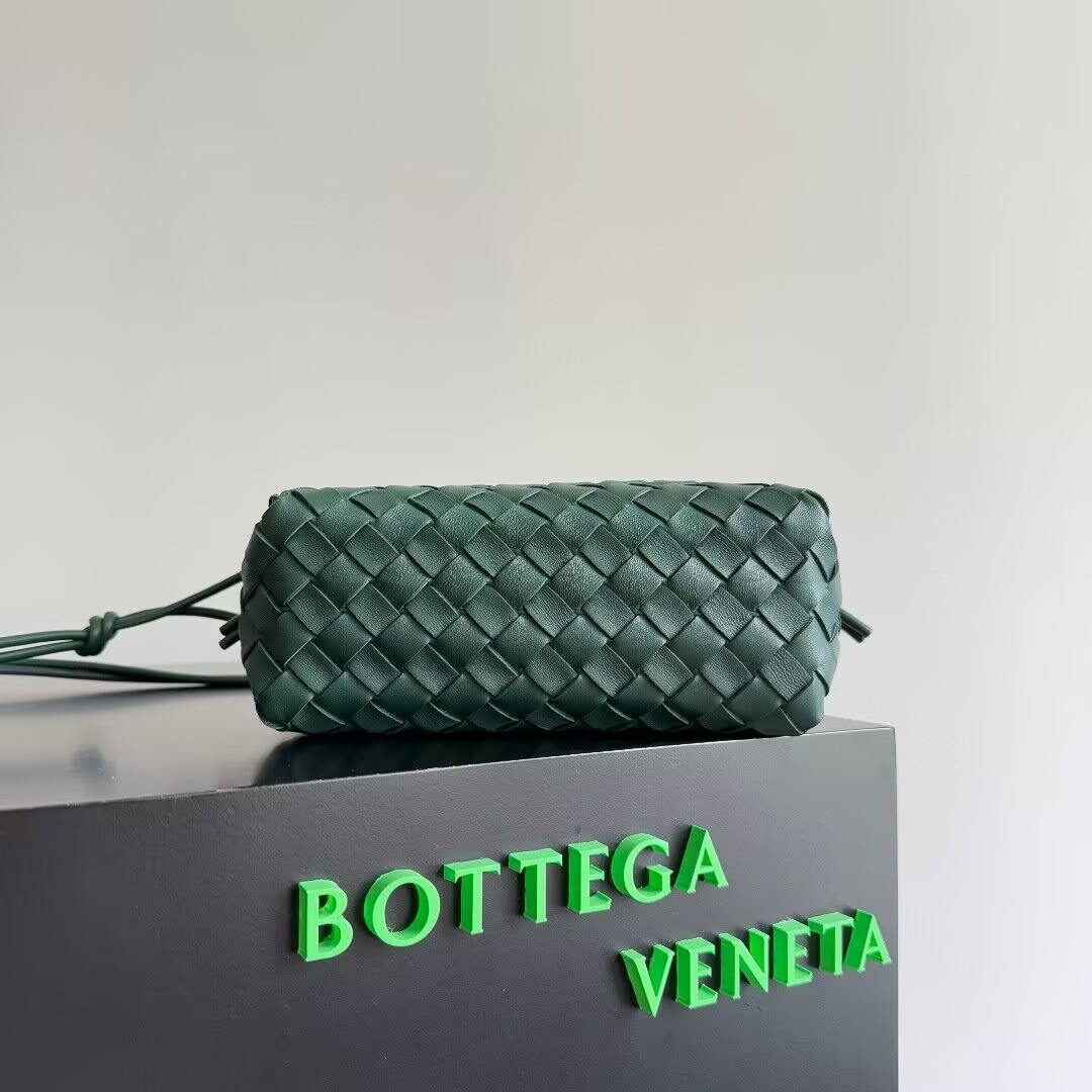 Bottega Veneta Medium Loop Cross-Body Bag 22x15x8cm