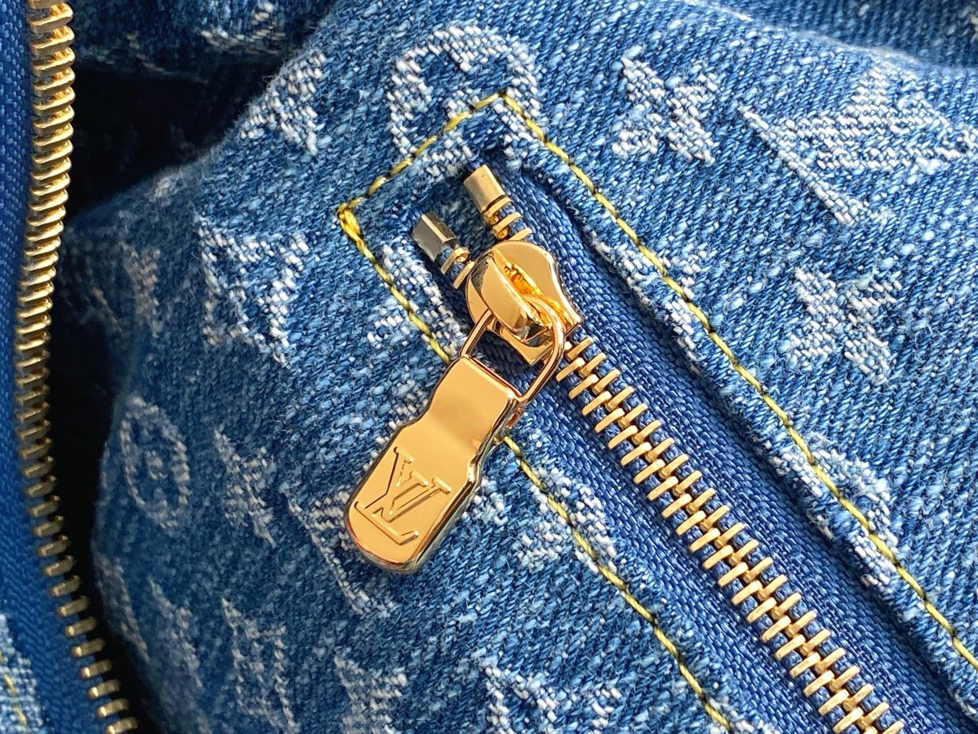 LV x TM Cosmetic Pouch GM M13893 27x18x9cm