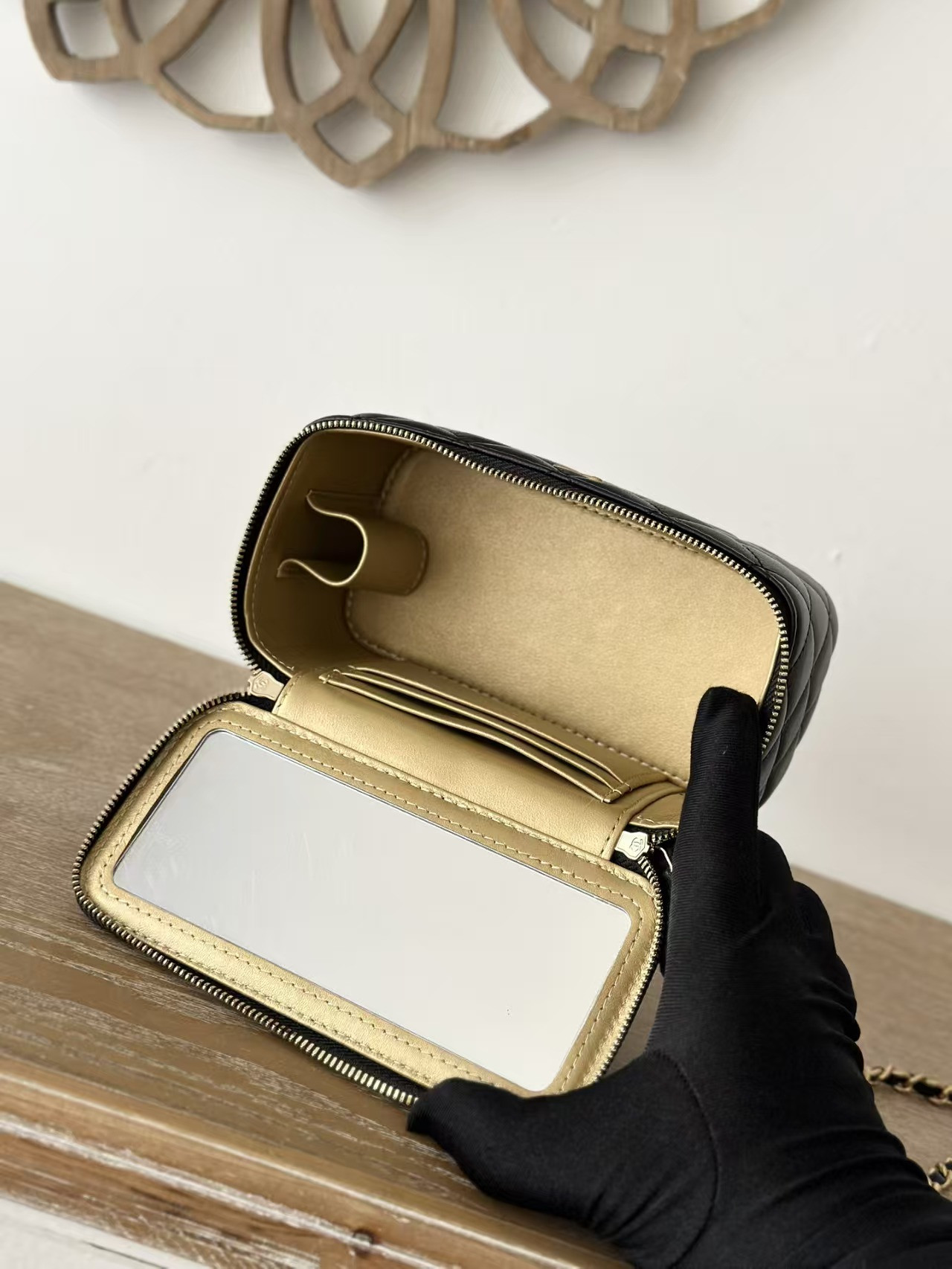 CHANEL Vanity With Chain 9.5x17x8cm