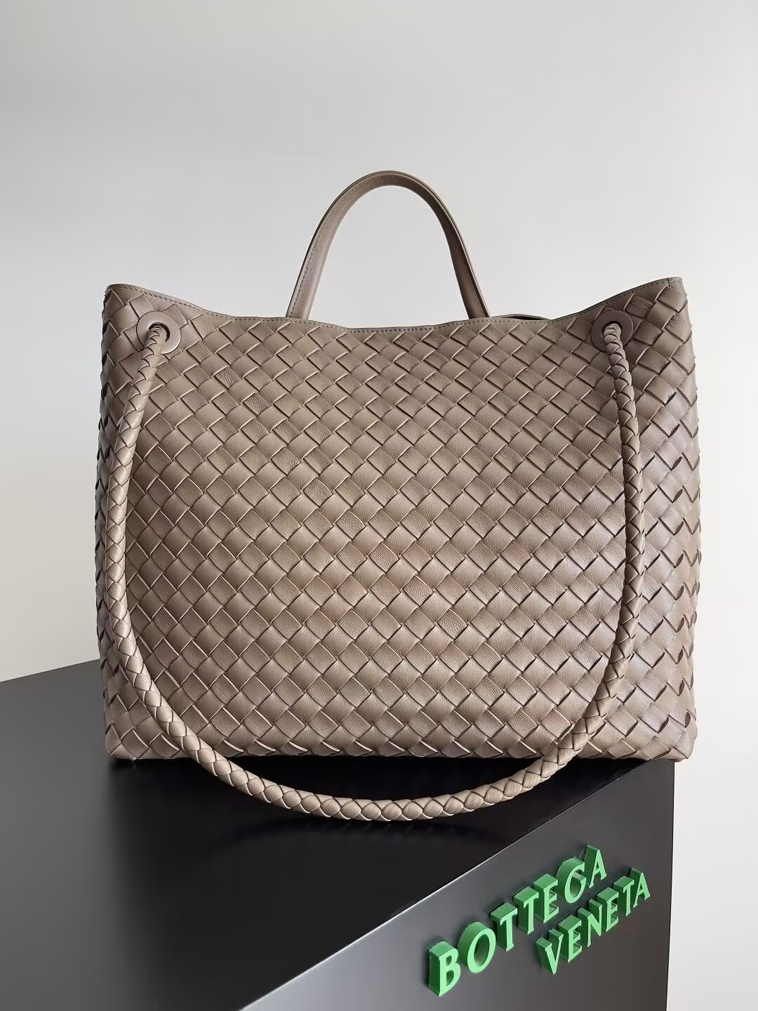 Bottega Veneta Large Andiamo 42x18x35cm