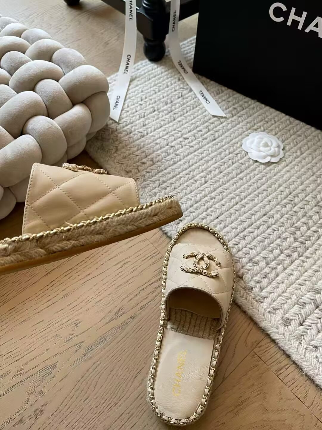 UA Chanel Slides
