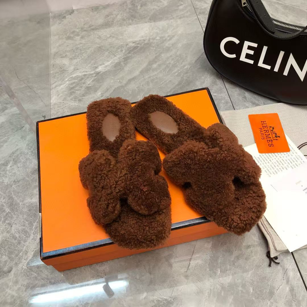 UA Hermès Oran sandal