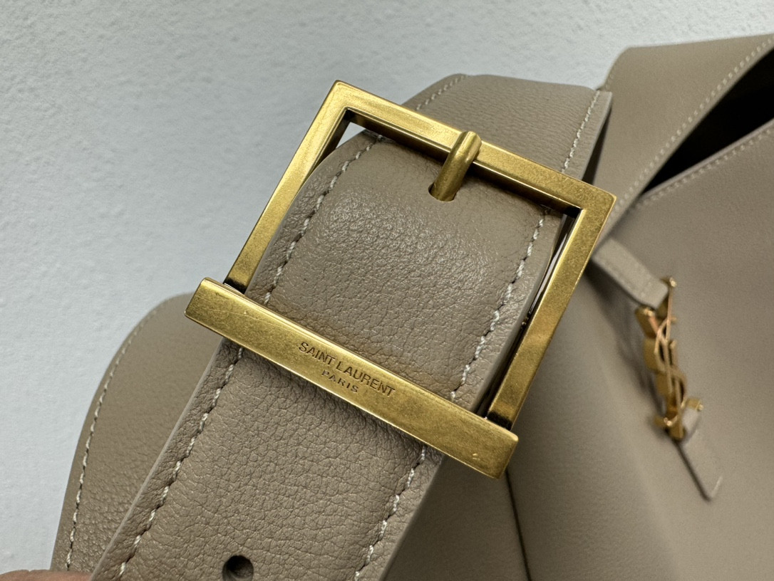 YSL LE 5 À 7 30 X 31 X 13 CM