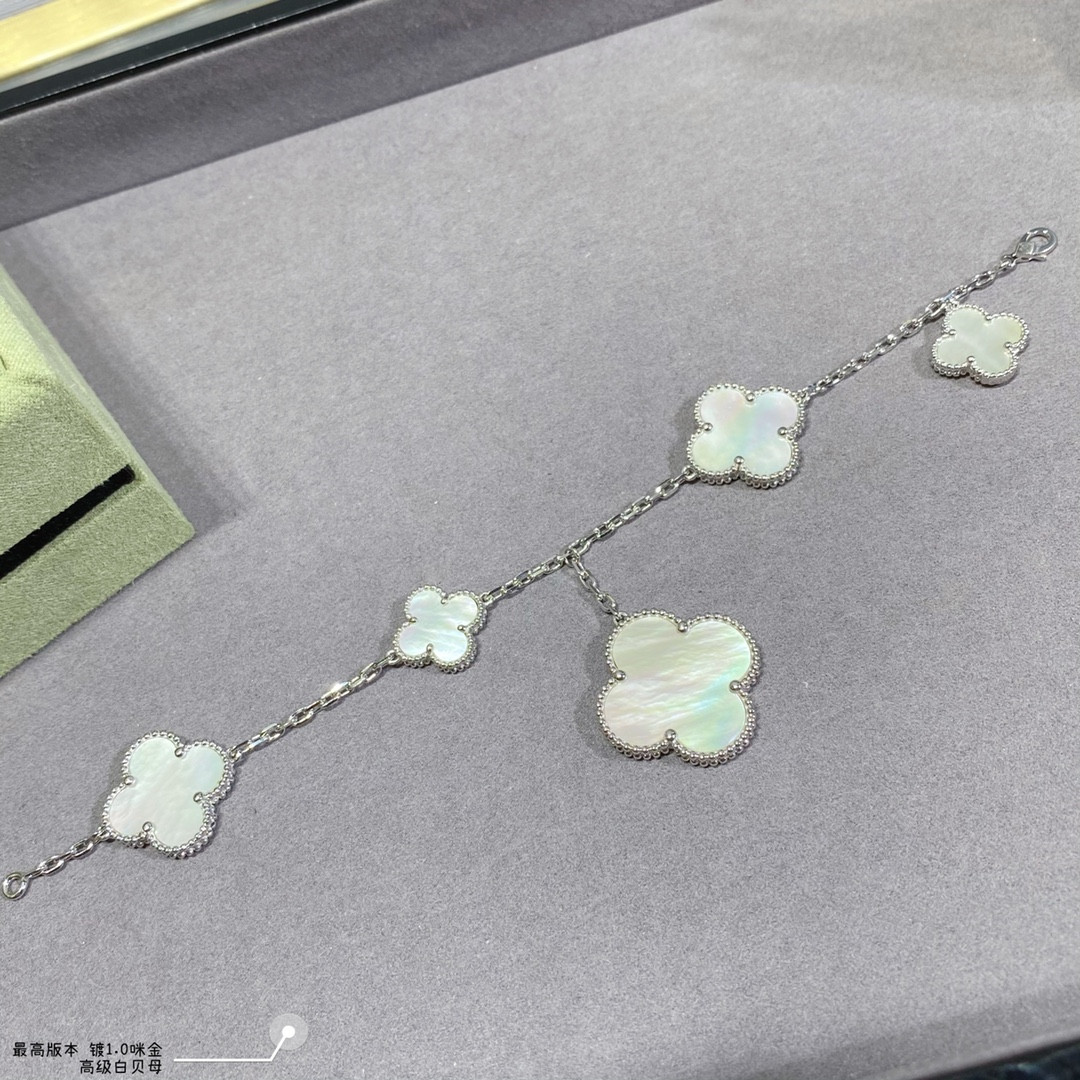 Van Cleef & Arpels Premium White Fritillaria Five Flower Bracelet