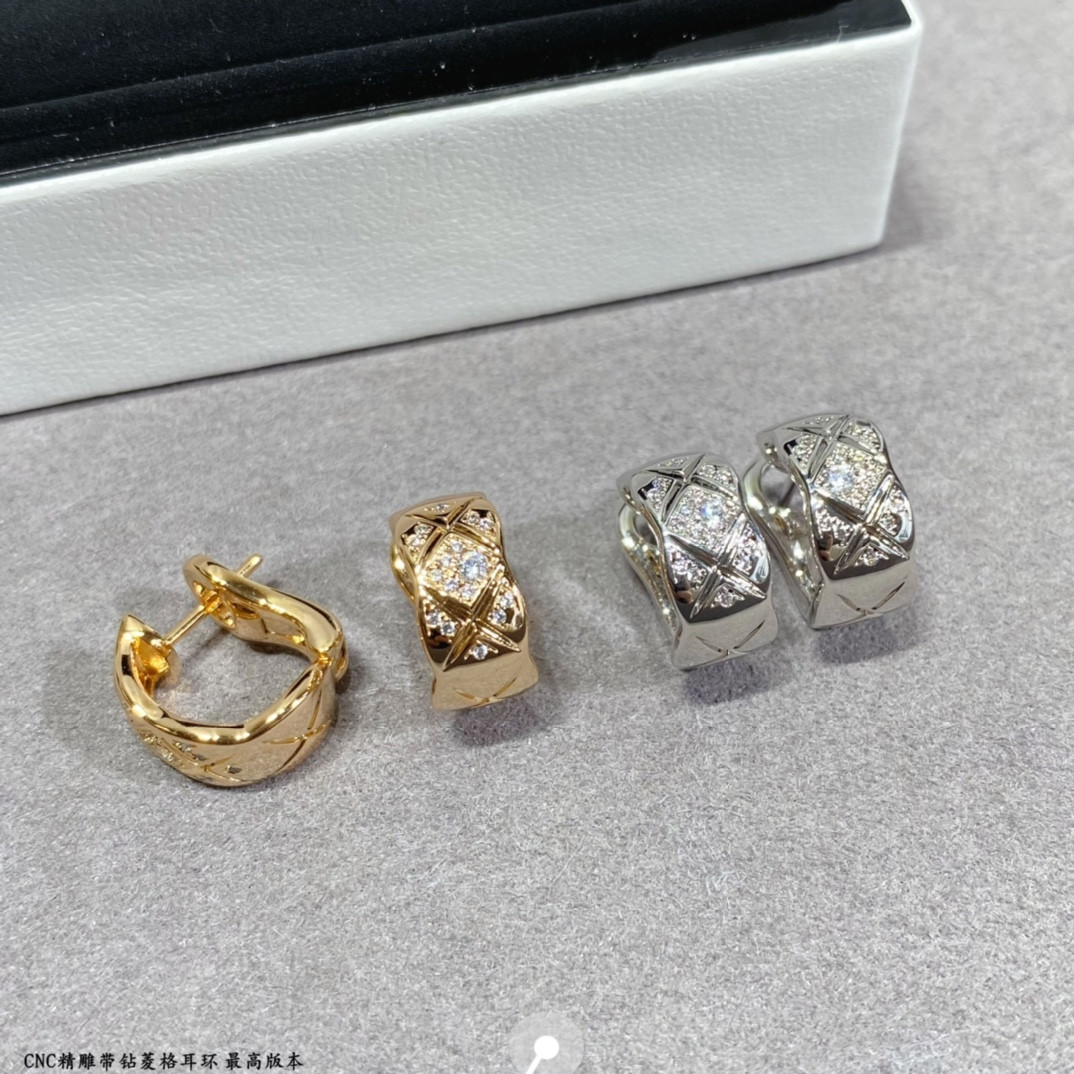 Chanel Carved diamond with diamond Earrings