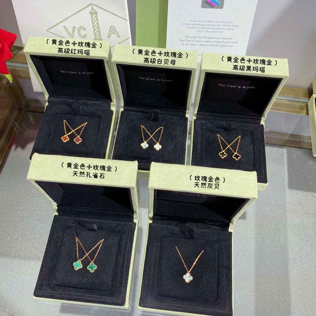 Van Cleef & Arpels Mini Four-Leaf Clover Necklace Diameter approx 1.0cm, Chain length approx 40+5cm