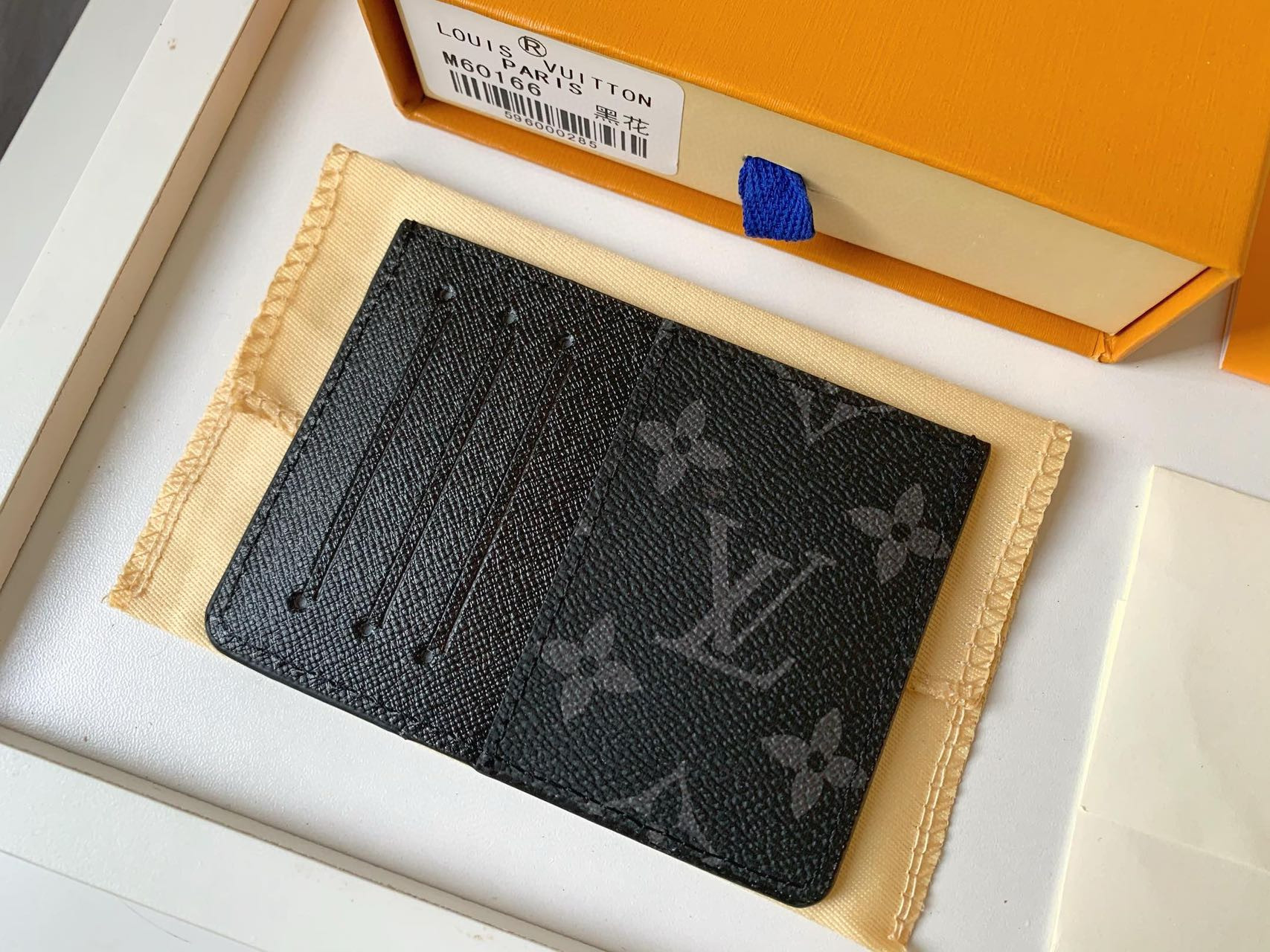 LOUIS VUITTON LV CARD HOLDER Black 8X11CM
