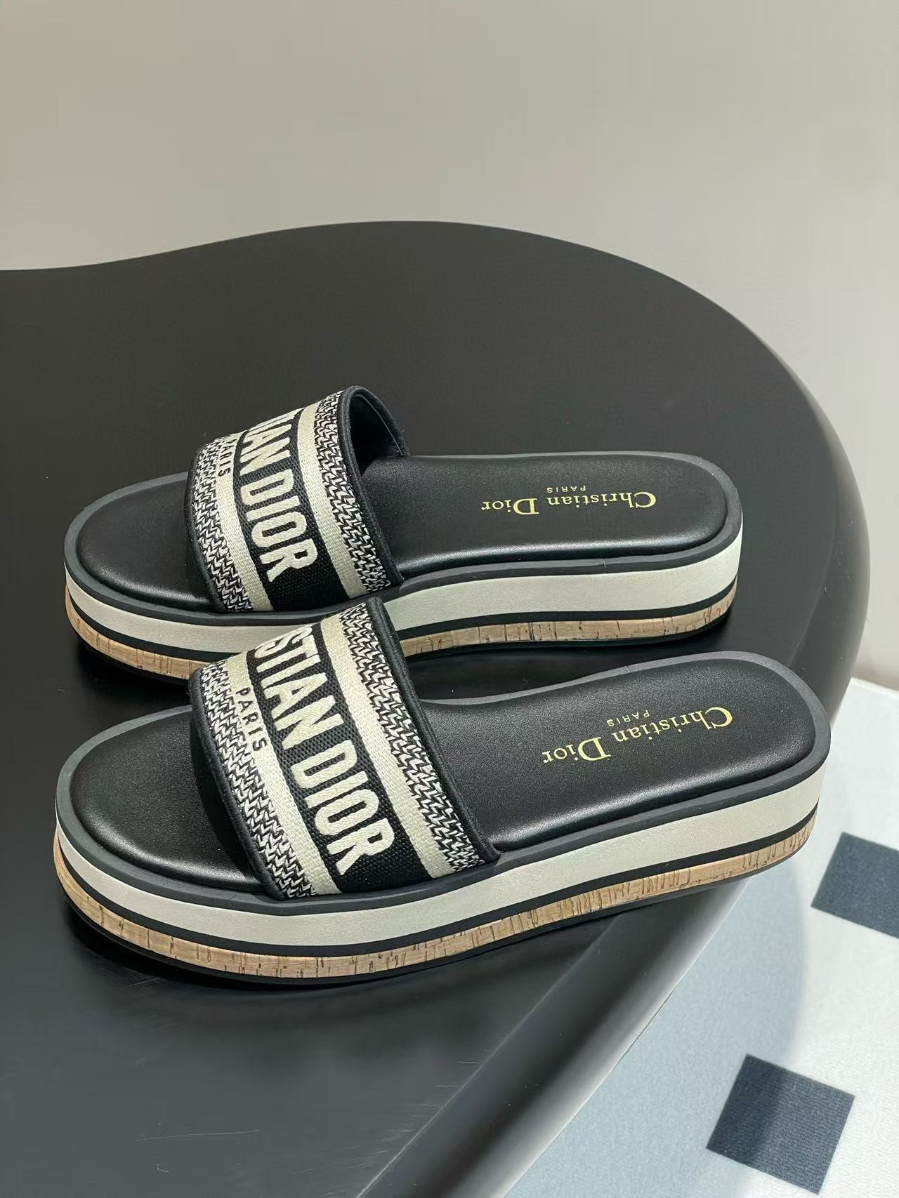 UA Dioriviera Dway Platform Slide