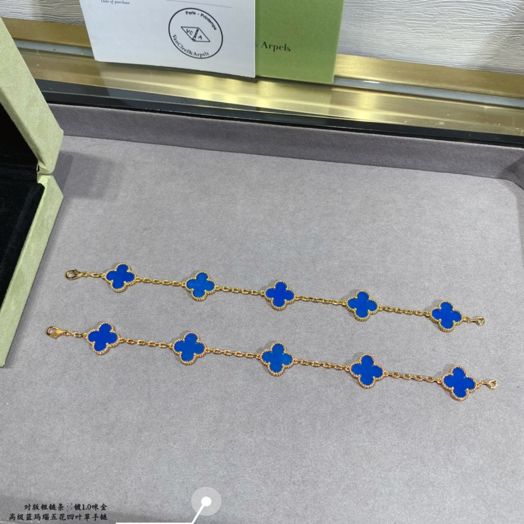 Van Cleef & Arpels Sapphire Blue Agate Five-Flower Four-Leaf Clover Bracelet