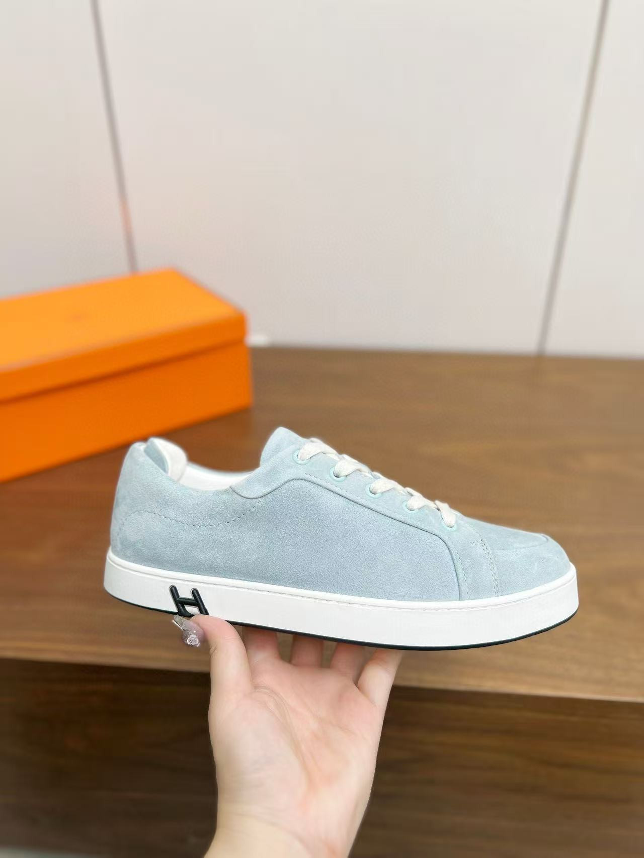 UA Hermes Sneaker