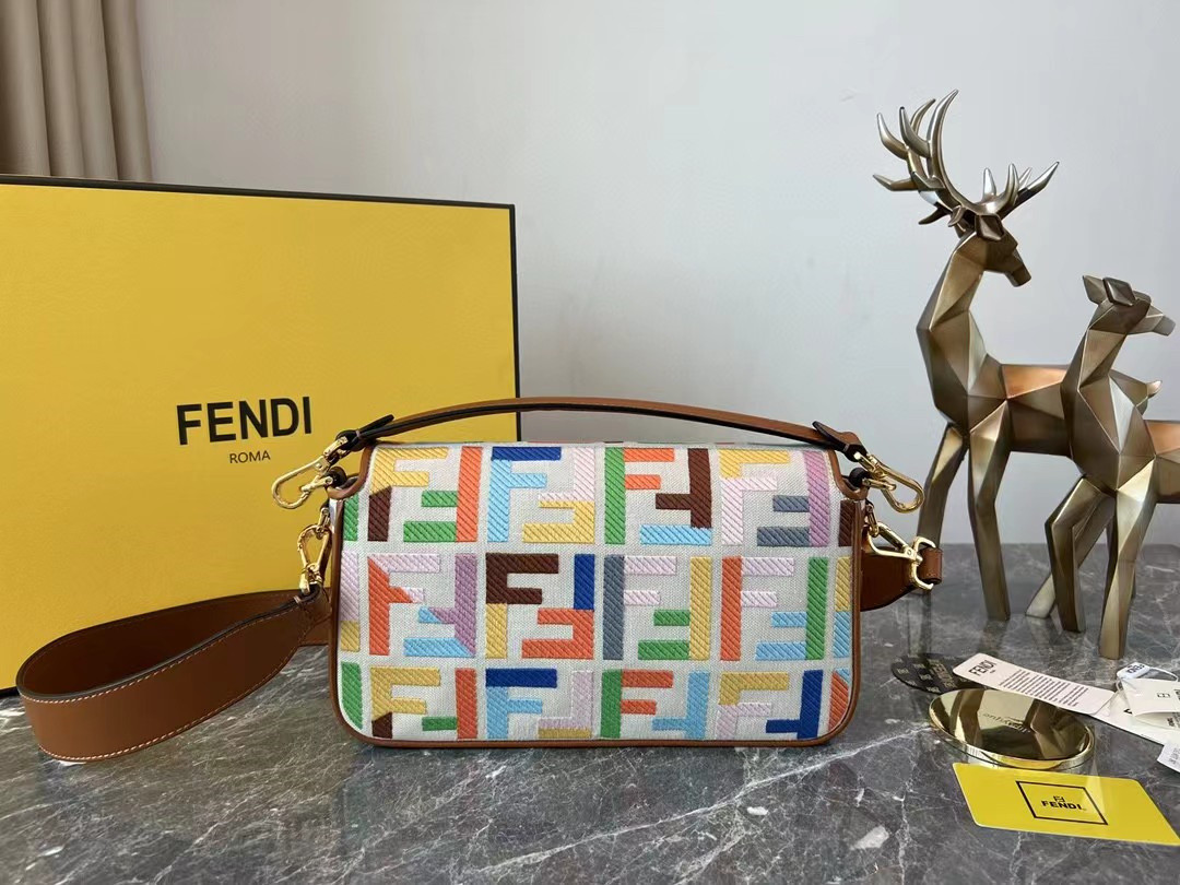 FENDI Baguette 27x14x6cm