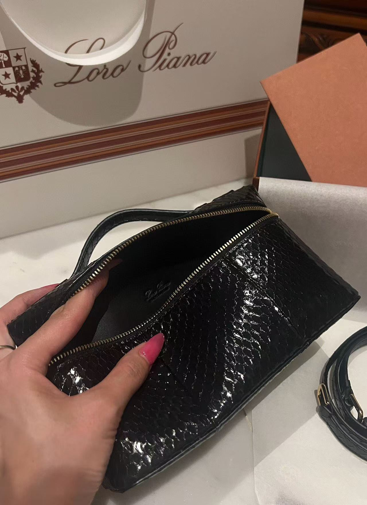 Loro Piana Extra Pocket L19 Bag 11x19x6.5cm