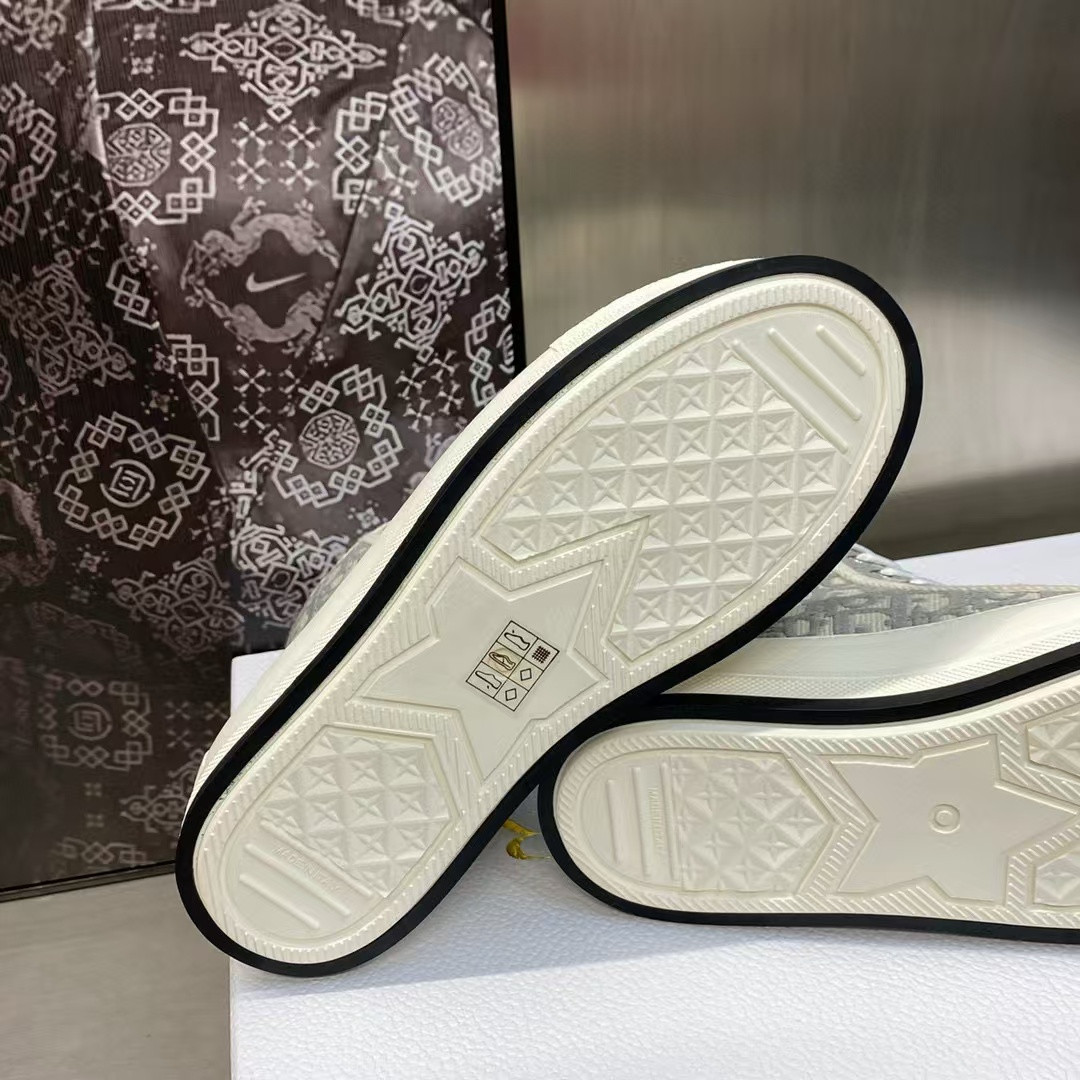 UA Dior Sneaker