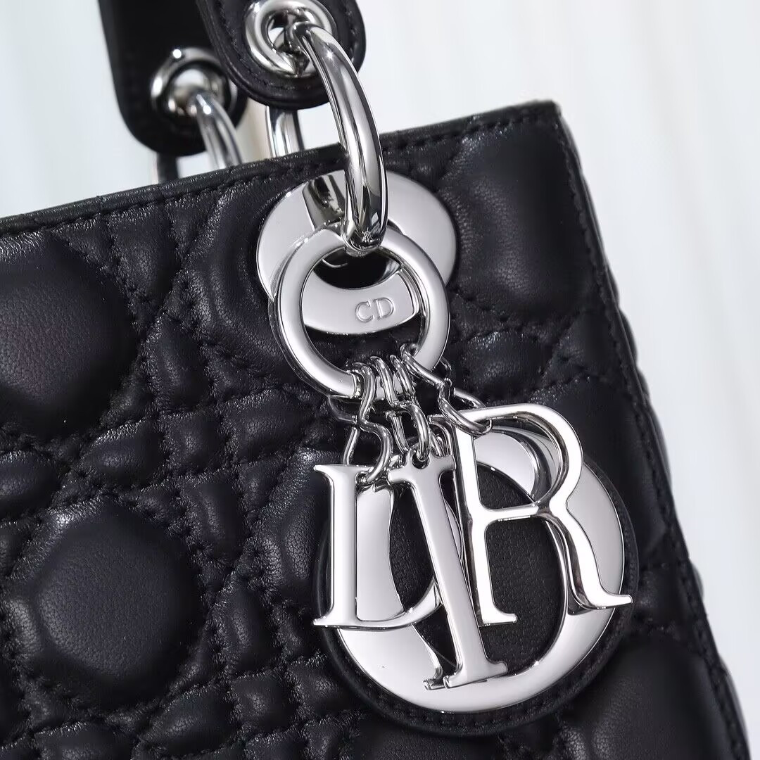 Small Lady Dior Bag 20 x 17 x 8 cm