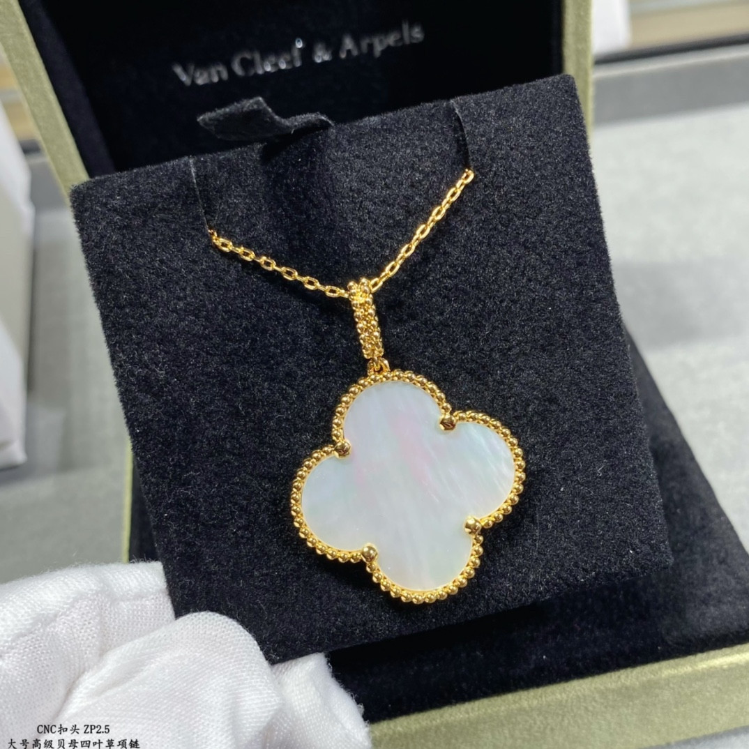 Van Cleef & Arpels Large Four Leaf Clover Necklace Diameter approx 2.5cm,Chain length approx 80cm