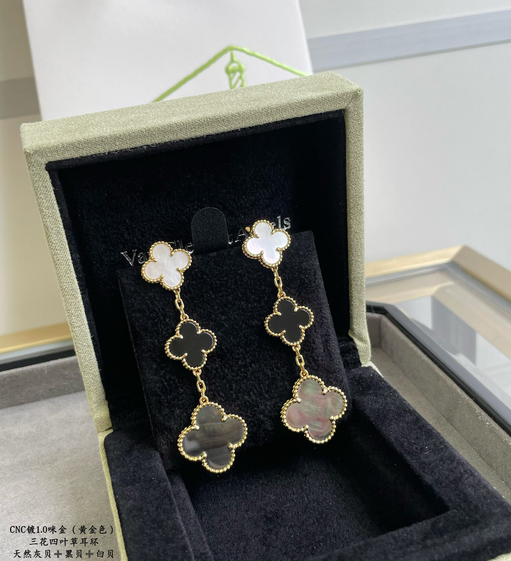Van Cleef & Arpels Three-leaf clover Earrings