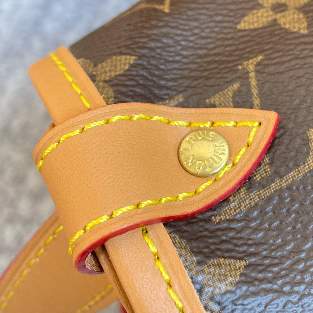 LV VINTAGE SAUMUR M40710