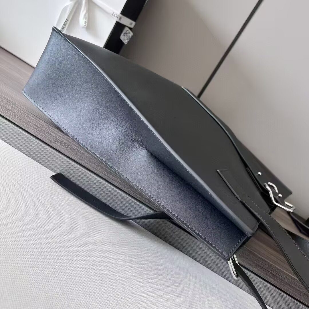 LOEWE Buckle Horizontal Tote in classic calfskin 38.7×9.2×32.9cm