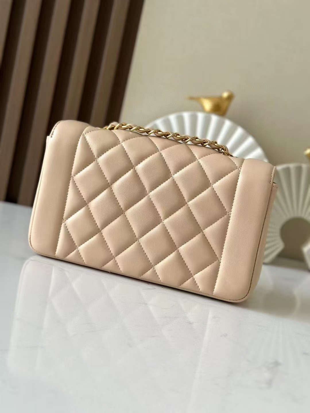 Chanel Small Diana Flap Bag Lambskin Gold Hardware 22.5x14x7cm