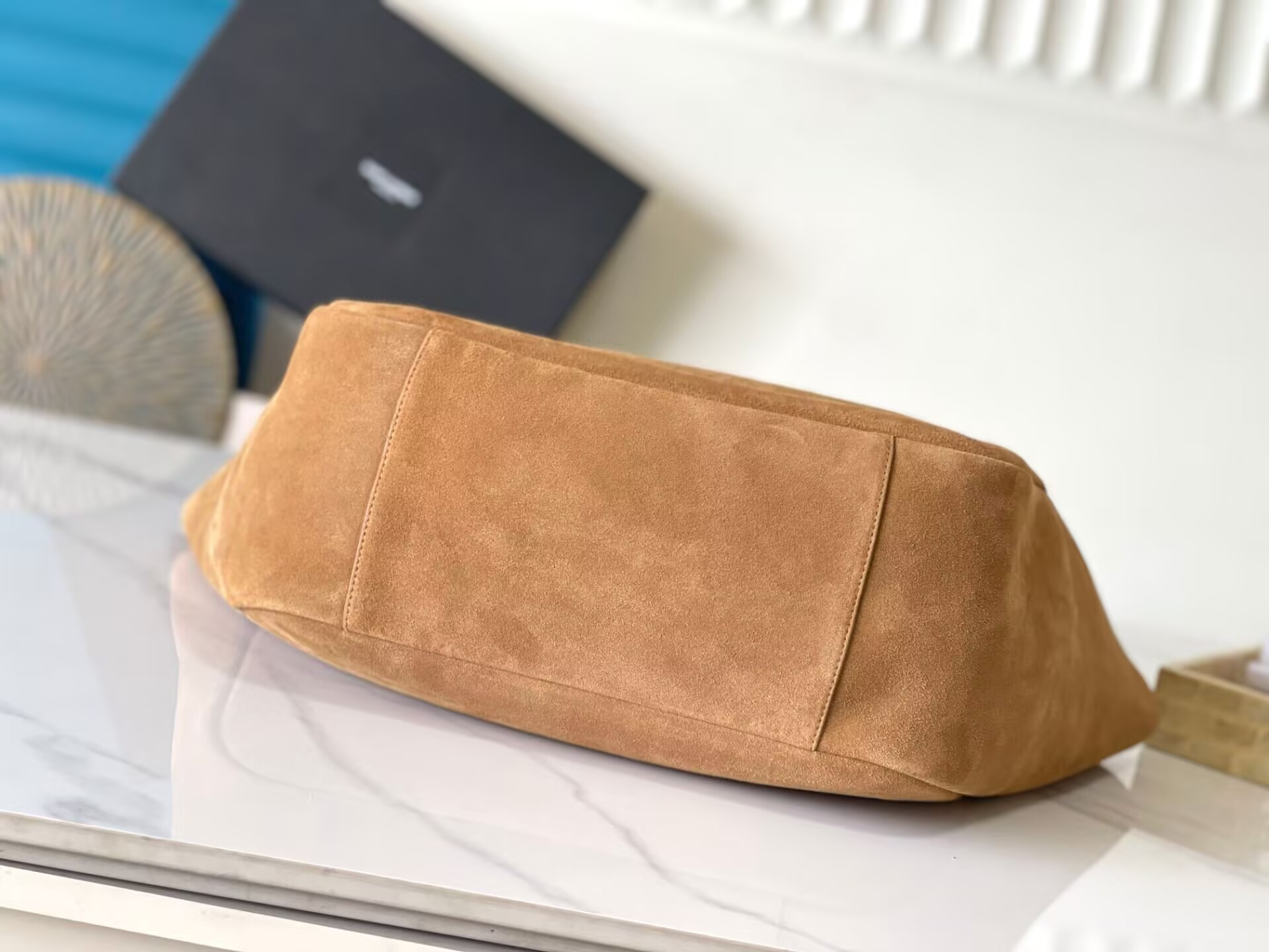 YSL le 5 à 7 bea in suede 50×28×18cm