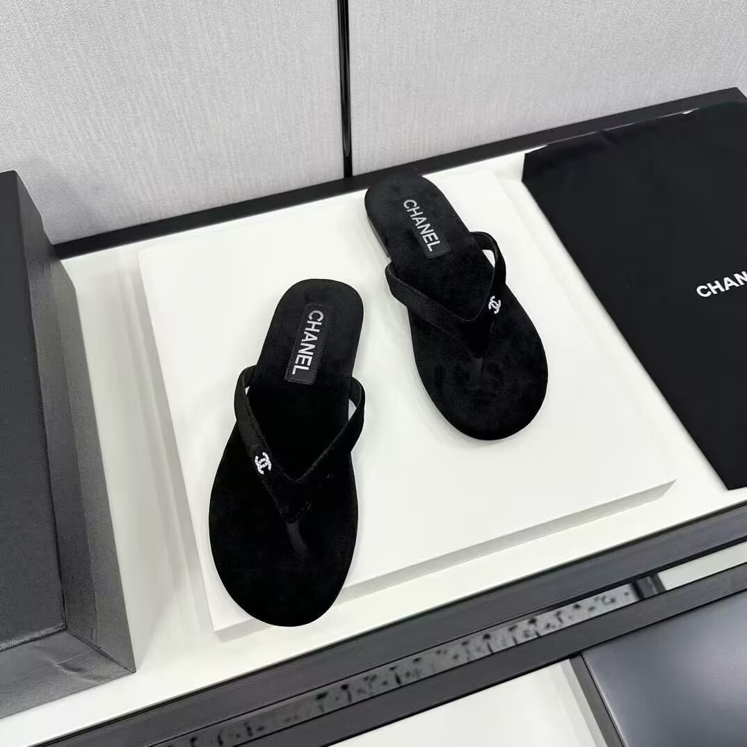 UA Chanel Slides
