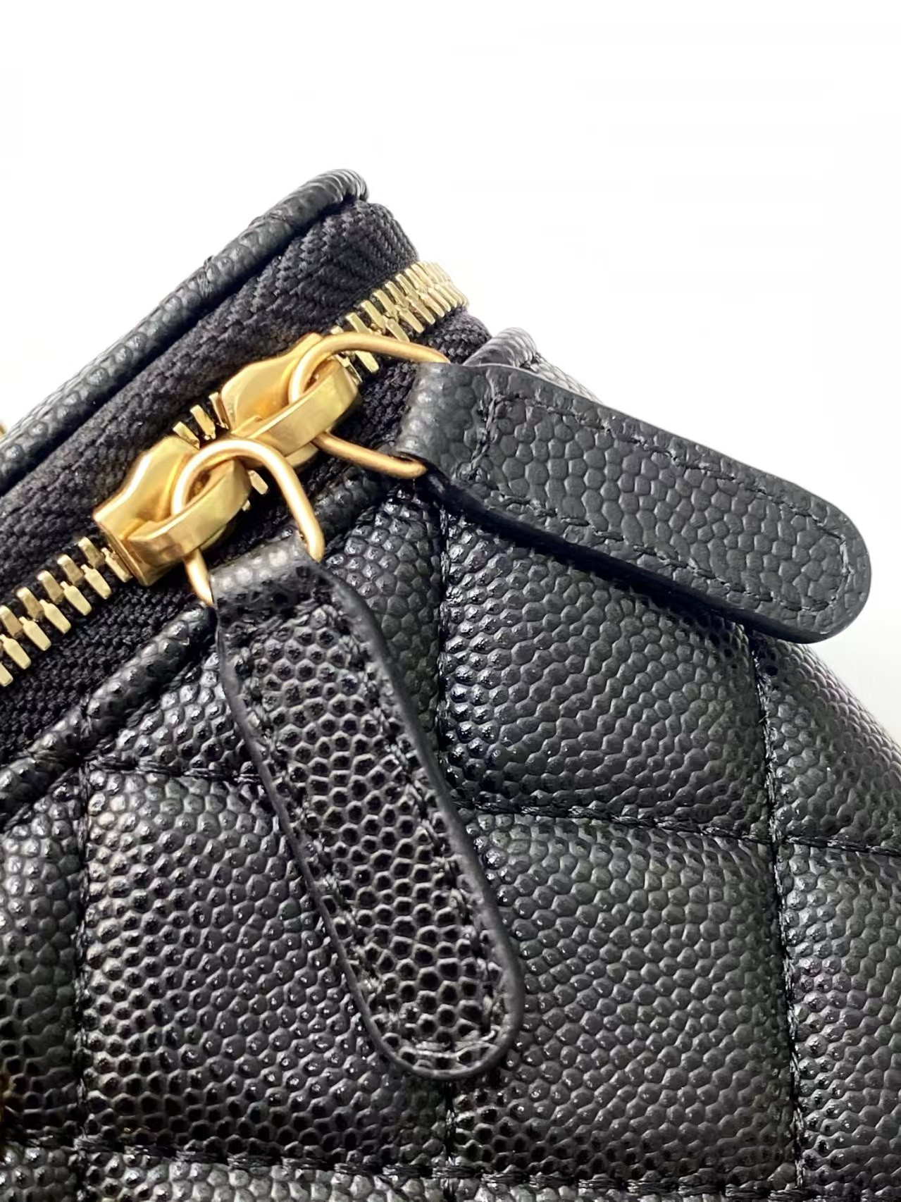 CHANEL Vanity With Chain 9.5x17x8cm