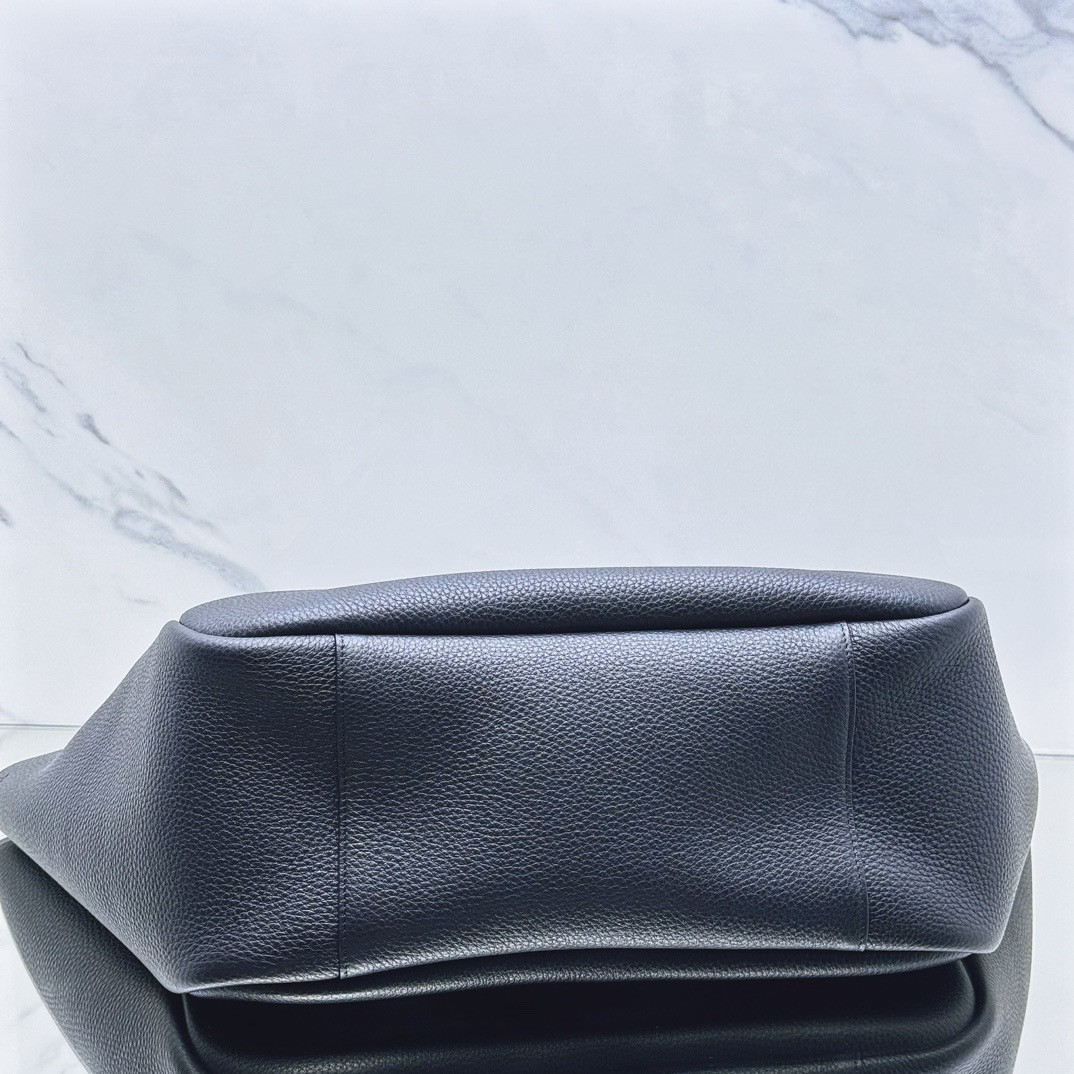 YSL LE 5 À 7 BEA in grained leather 50×28×18cm