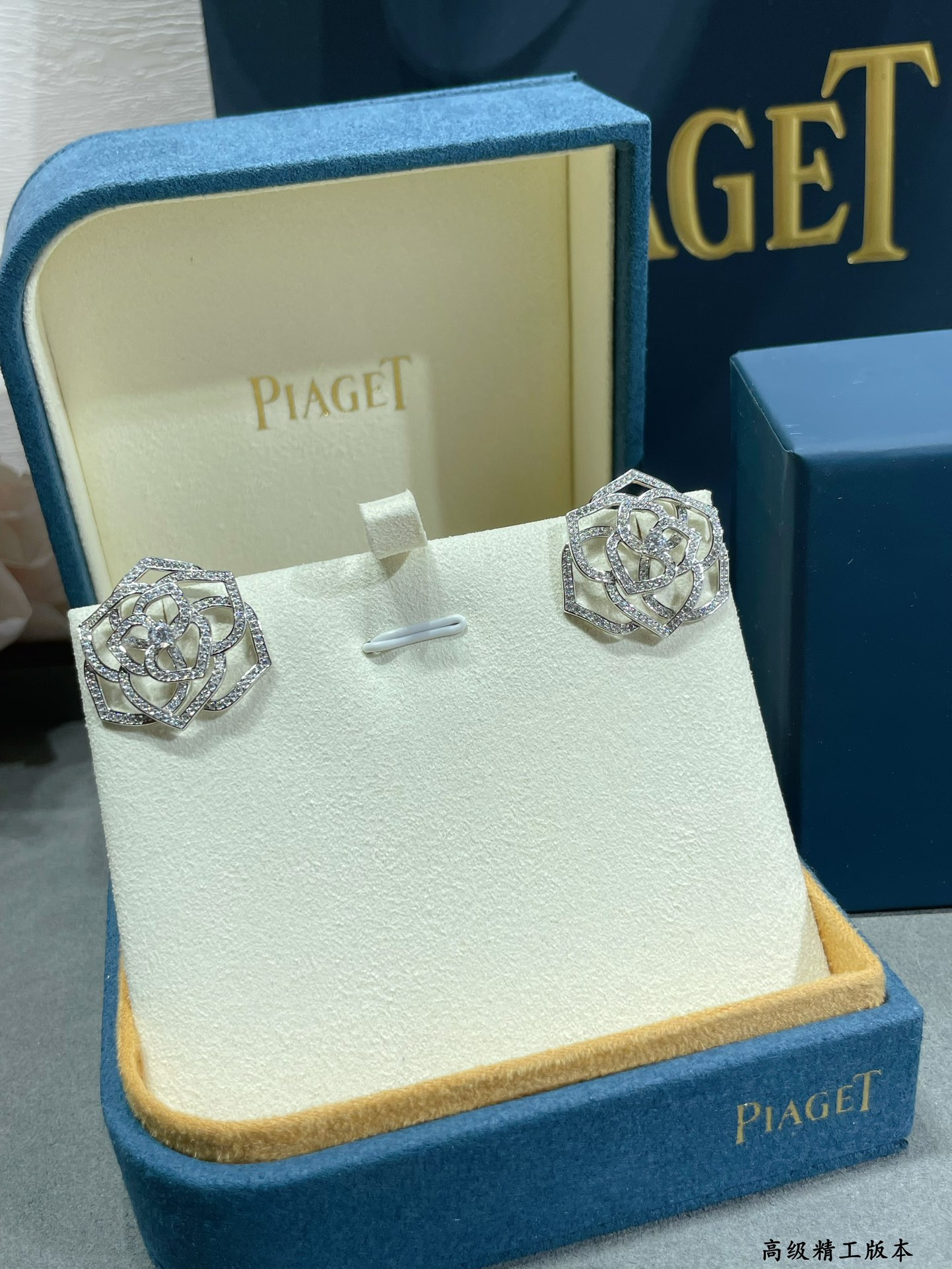 Piaget fully diamond-encrusted Hollow rose Earrings