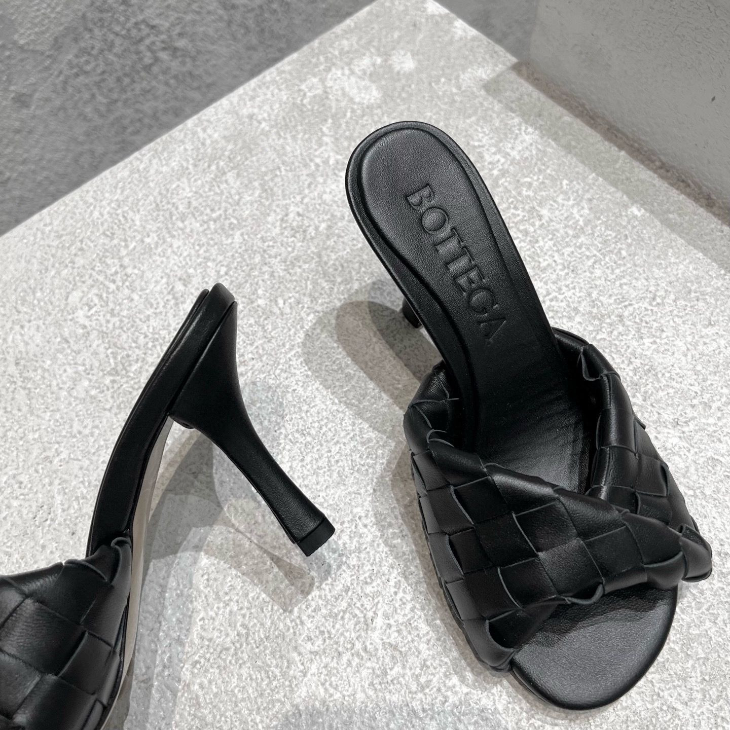 UA Bottega Veneta Blink Slides