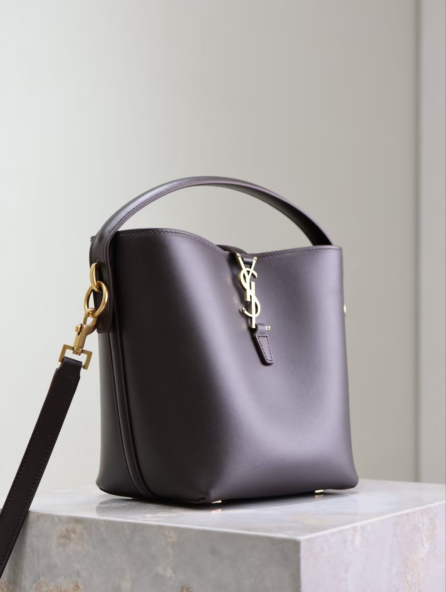 YSL LE 37 In Shiny Leather 17x20x13cm