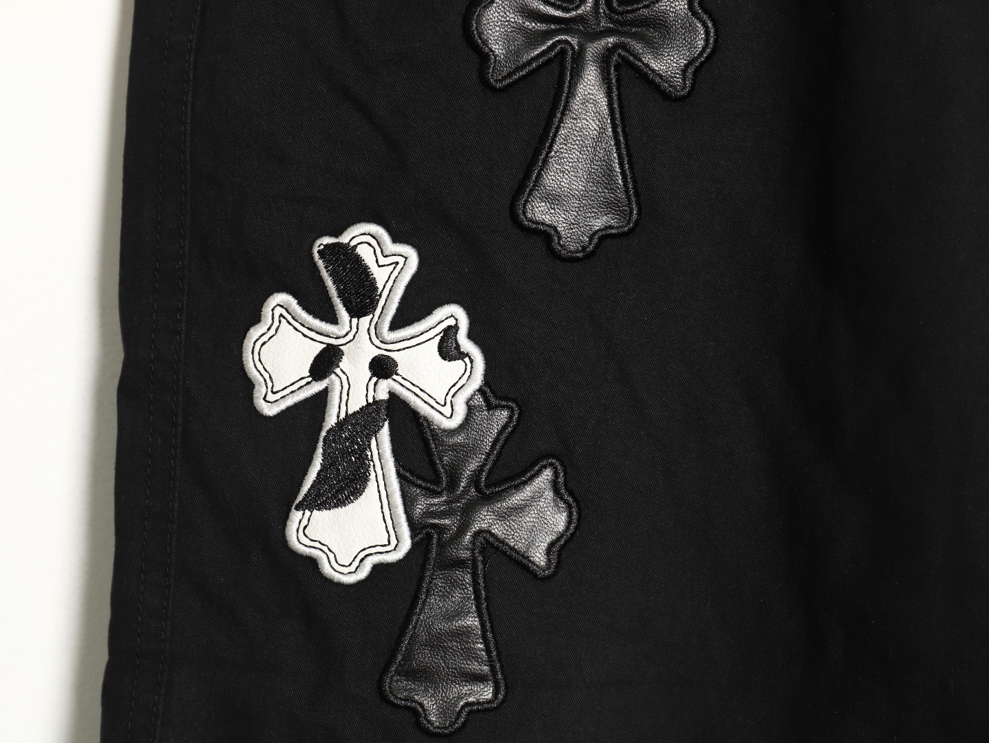 Ch*0me He**ts shorts