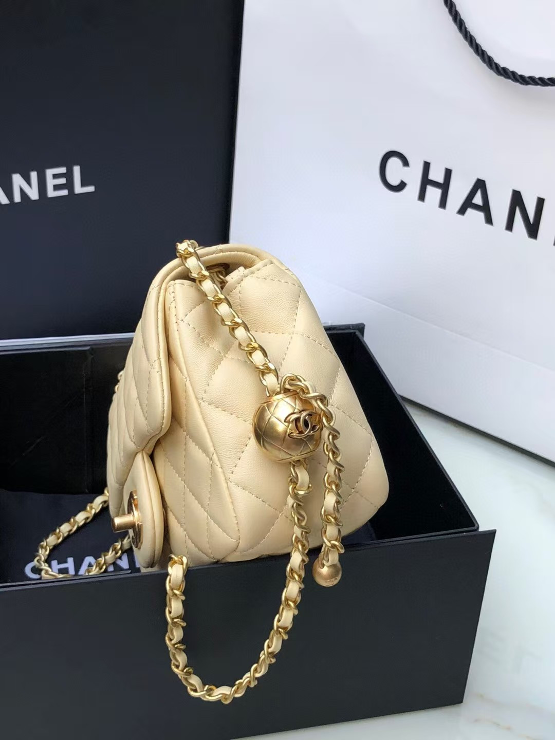 CHANEL MINI FLAP 13.5 × 17 × 8 cm