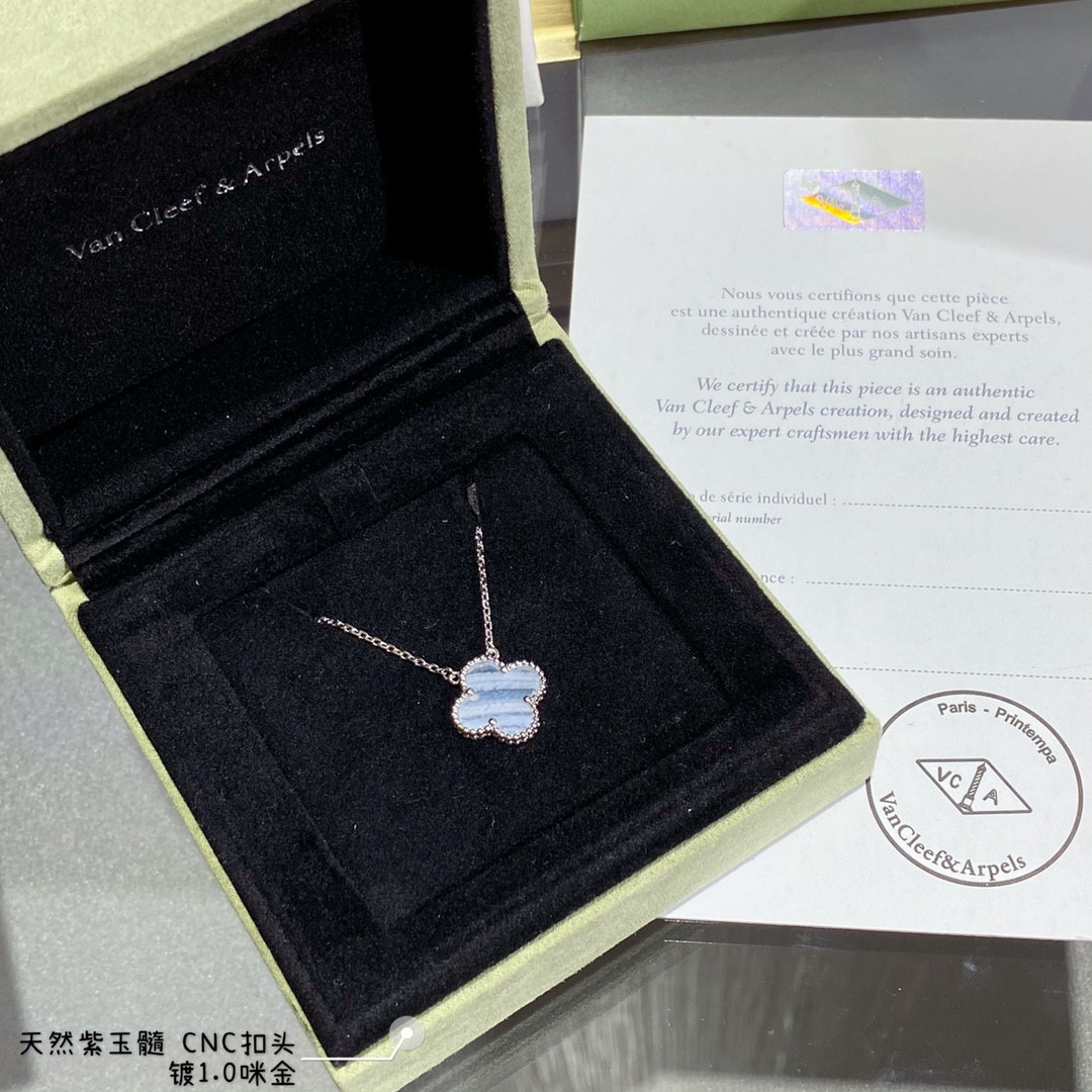 Van Cleef & Arpels Medium Classic Natural purple chalcedony four-leaf clover Necklace Diameter approx 1.5cm,Chain length approx 40+5cm