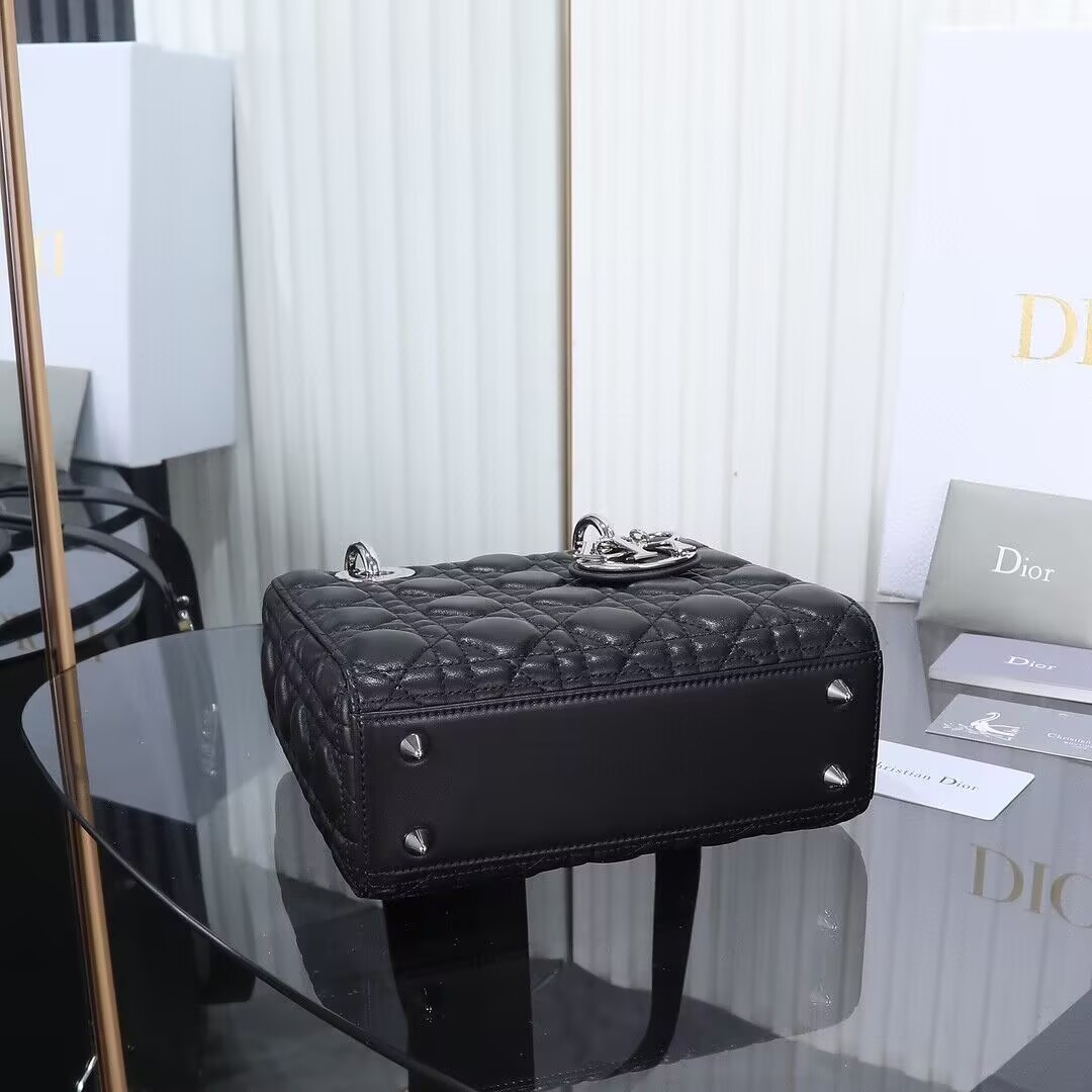 Small Lady Dior Bag 20 x 17 x 8 cm