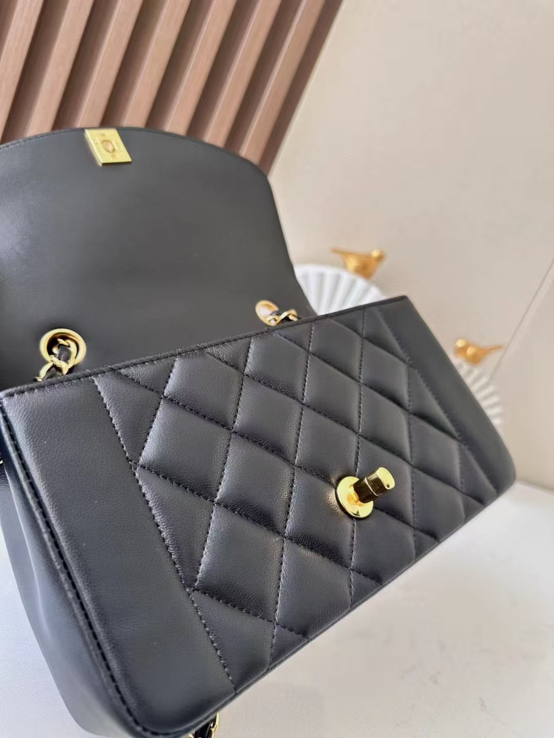 Chanel Small Diana Flap Bag Lambskin Gold Hardware 22.5x14x7cm