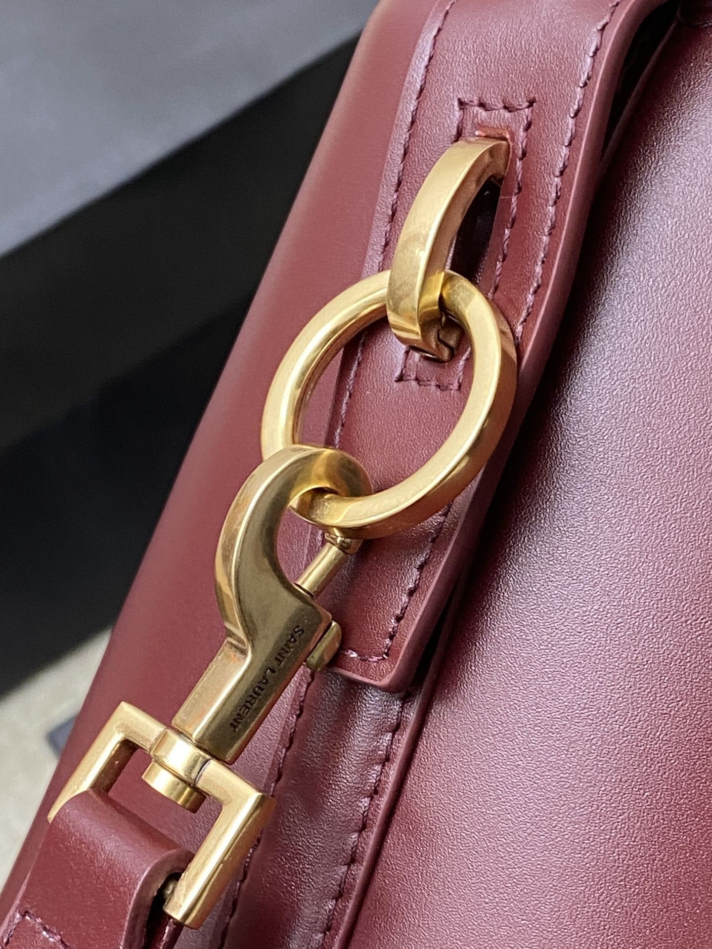 YSL LE 37 In Shiny Leather 17x20x13cm