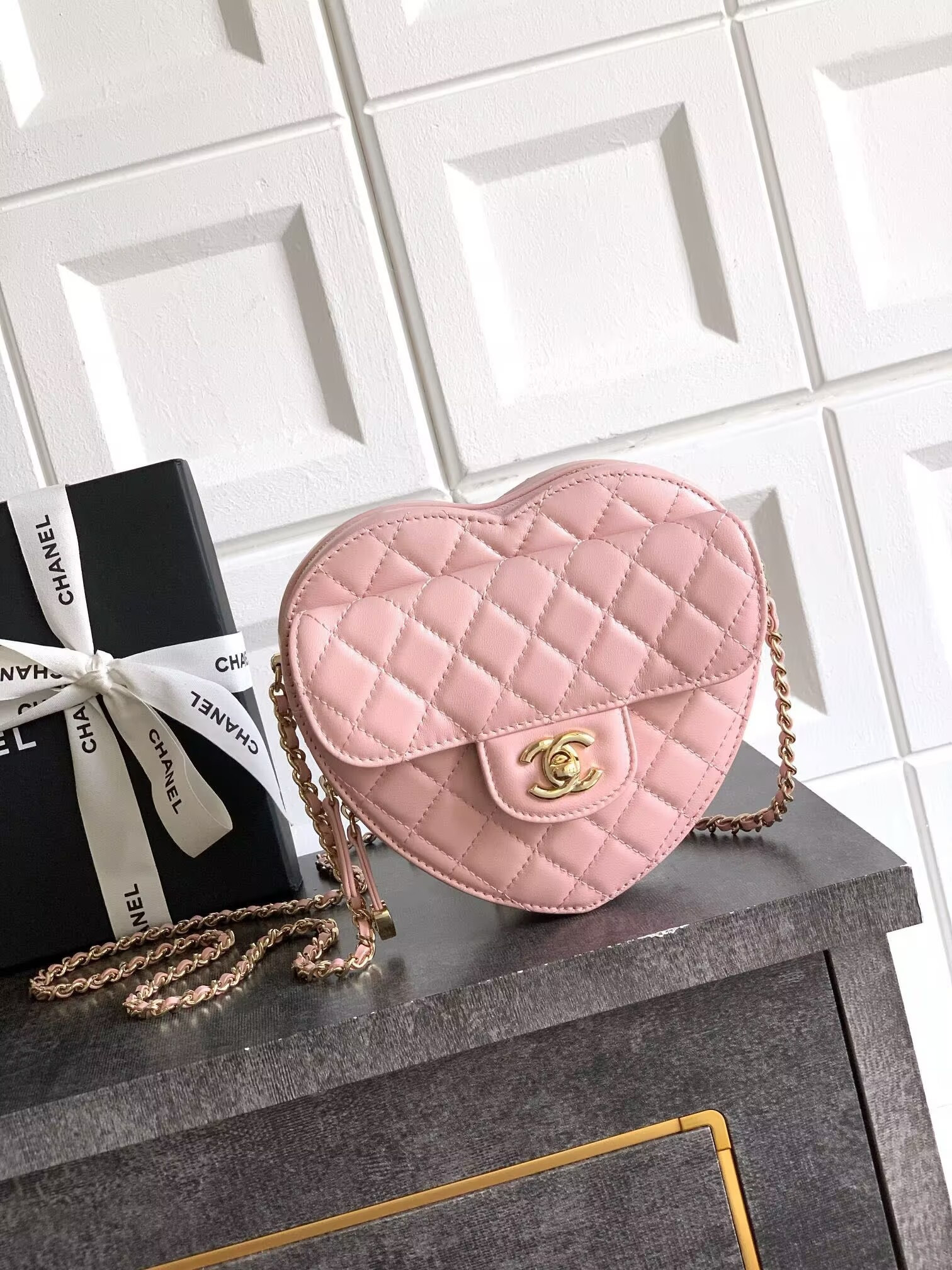 Chanel 25B Heart Bag AS5764 18x19x5cm