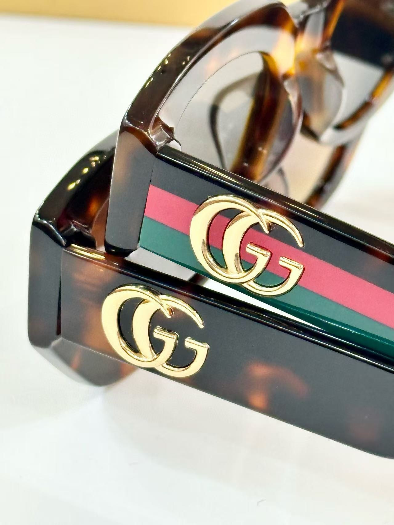 Gucci Glasses GG1843S