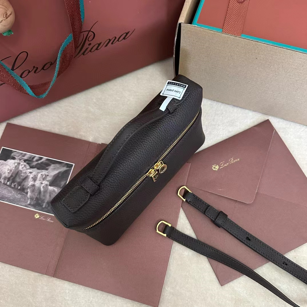 Loro Piana Extra Pocket L19 Grained Calfskin 11 x 19 x 6.5 cm